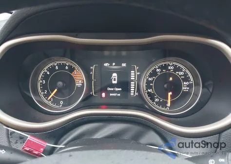 2017 Jeep Cherokee Latitude 4X4 z USA, uszkodzony, nr VIN 1C4PJMCS3HW635934